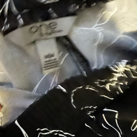 Medium sized dress pants. With flower design - Picture 3 of 3